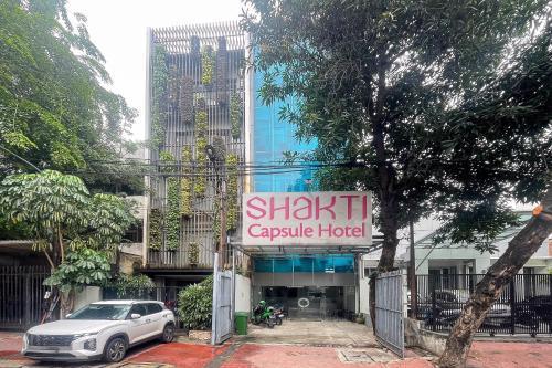 RedDoorz Hotel Capsule at Batu Tulis - Tap to explore photos