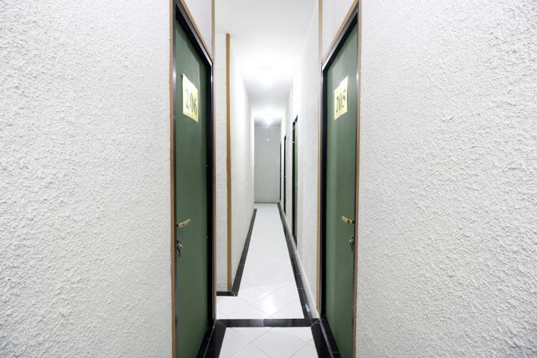 Kamar Pluit By Beranda Istirahat - Tap to explore photos