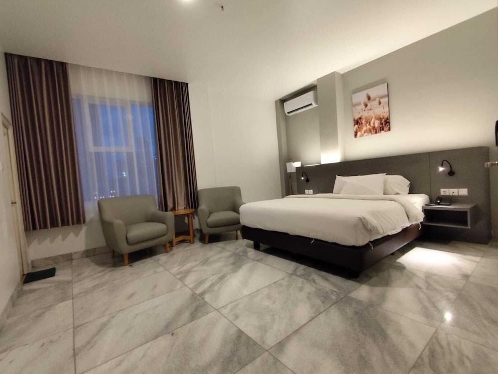 GRAND   THAMRIN  HOTEL - Tap to explore photos