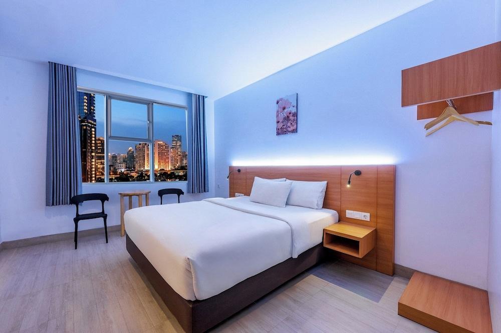 GRAND   THAMRIN  HOTEL Room Type - Deluxe Double Room