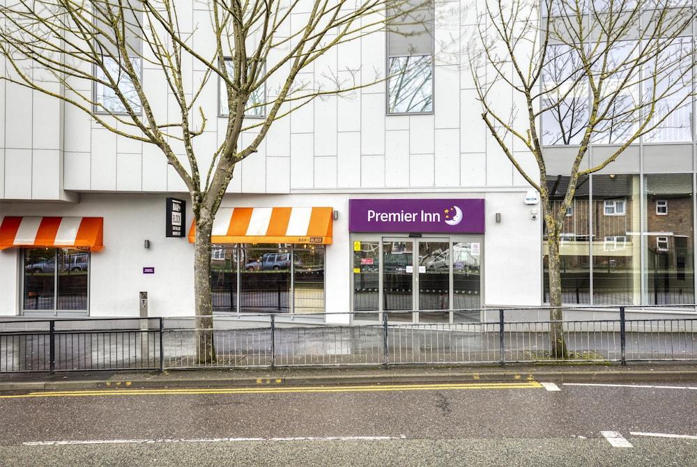 Premier Inn London Sutton - Tap to explore photos