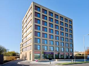 Premier Inn London Tolworth - Tap to explore photos