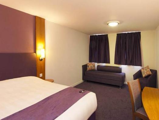 Premier Inn London Stratford - Tap to explore photos