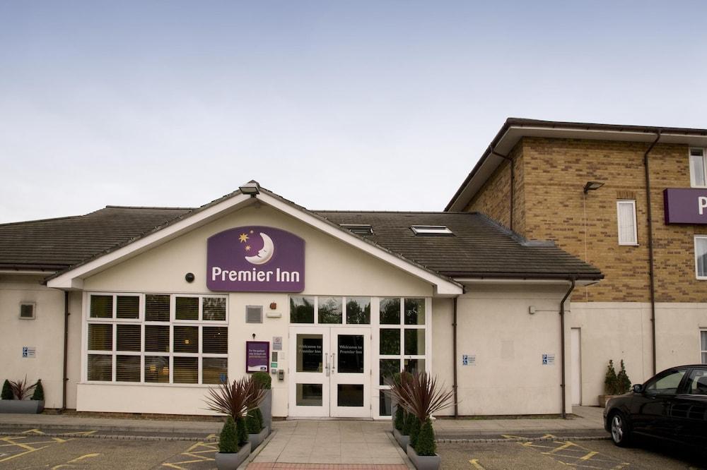 Premier Inn London Barking - Tap to explore photos