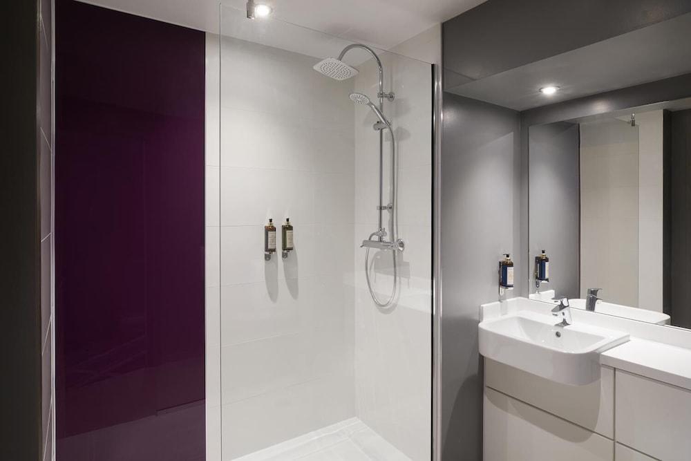 Premier Inn London Bromley - Tap to explore photos