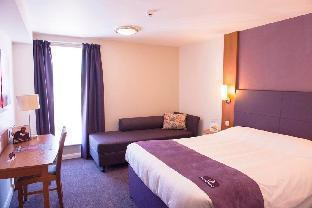 Premier Inn London Richmond - Tap to explore photos