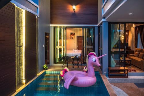 KG Private Pool Villas Soi 9 - Tap to explore photos