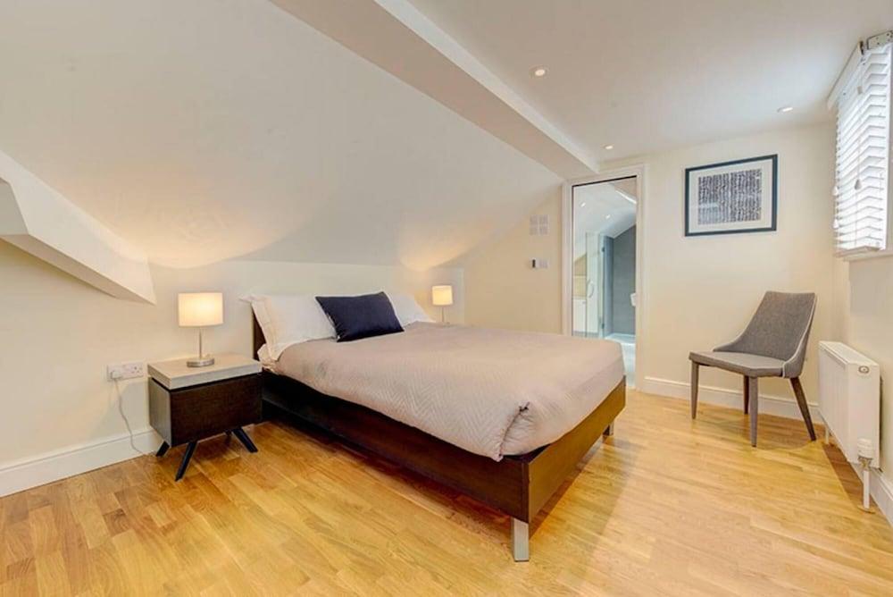 Cosy Two Bedroom Apartment - Flat 59a - Tap to explore photos