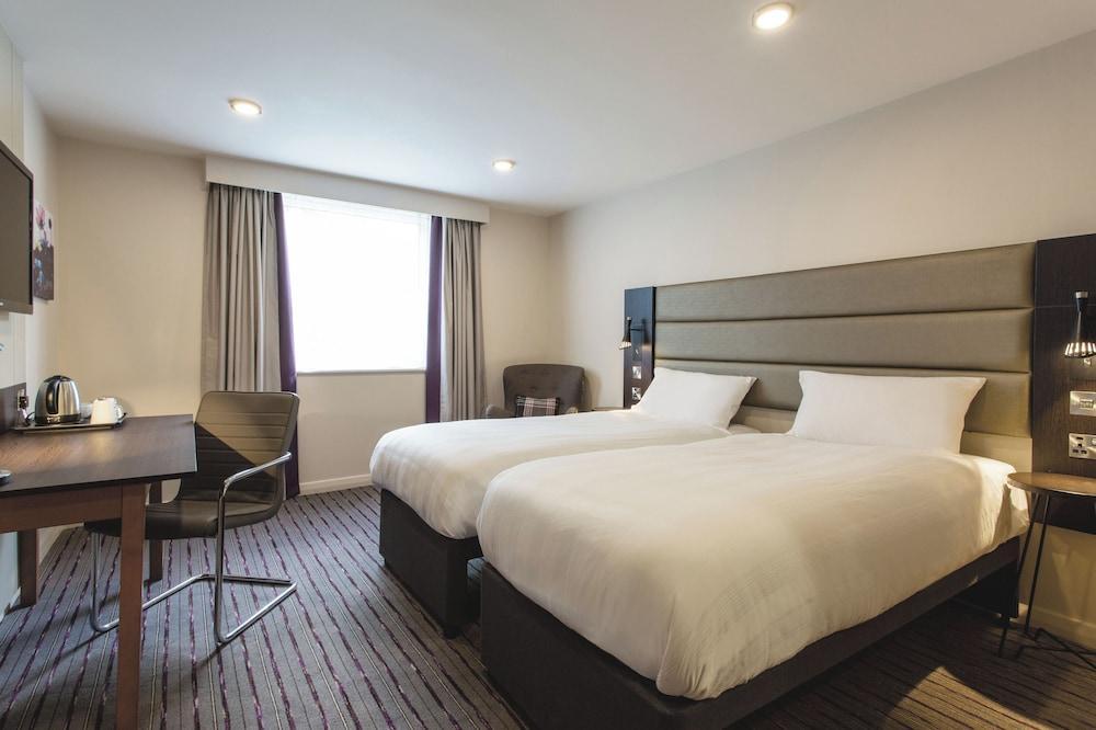 Premier Inn London County Hall - Tap to explore photos