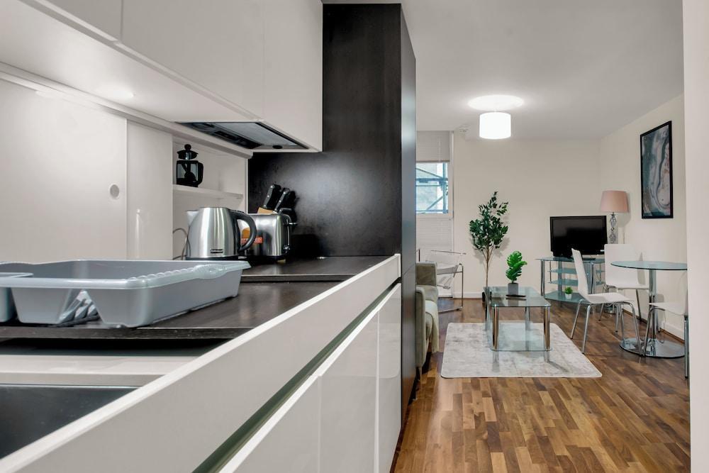 One Bed Serviced Apt Moorgate - Tap to explore photos