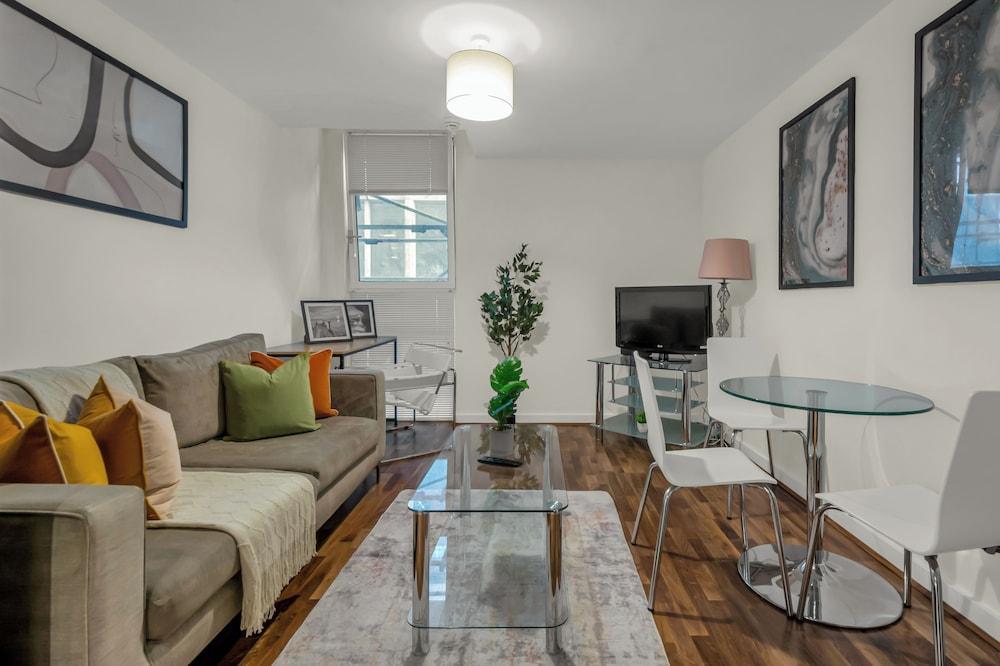 One Bed Serviced Apt Moorgate - Tap to explore photos