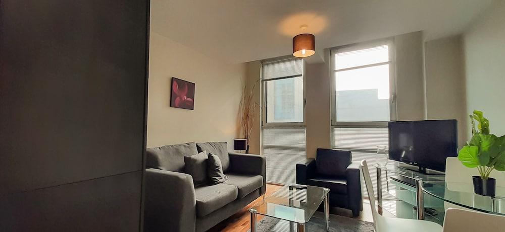 One Bed Serviced Apt Moorgate - Tap to explore photos