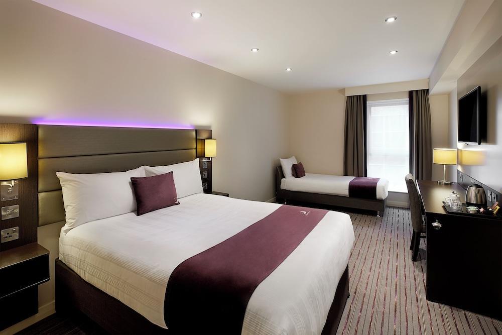 Premier Inn London Tower Bridge - Tap to explore photos