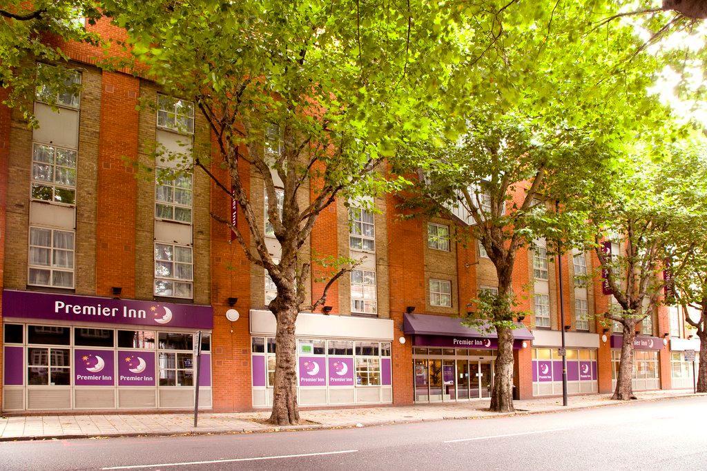 Premier Inn London Tower Bridge - Tap to explore photos