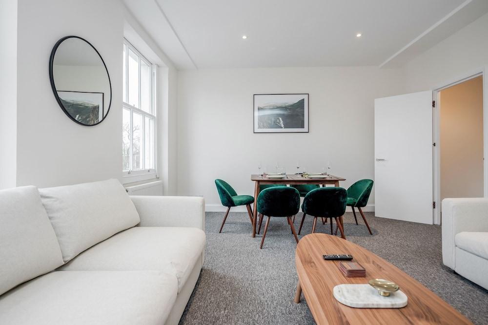 Stunning 2 Bedroom Duplex Apt in Center of Camden - Tap to explore photos