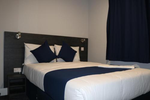 Blue Sapphire Hotel Room Type - Deluxe Double Room