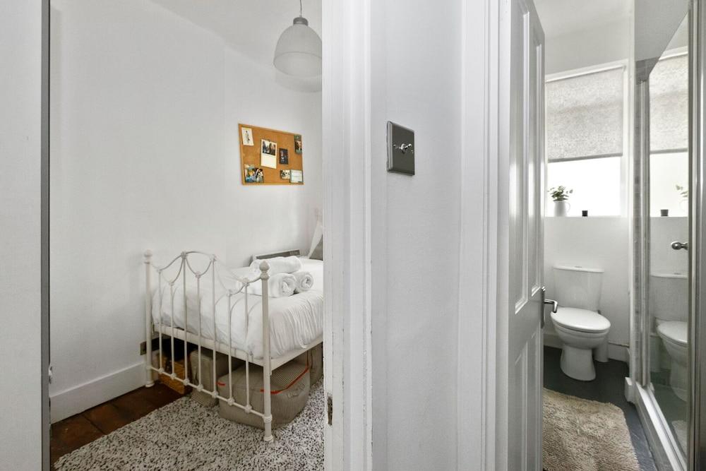Cosy 1BR Central Apartment In Bermondsey - Tap to explore photos