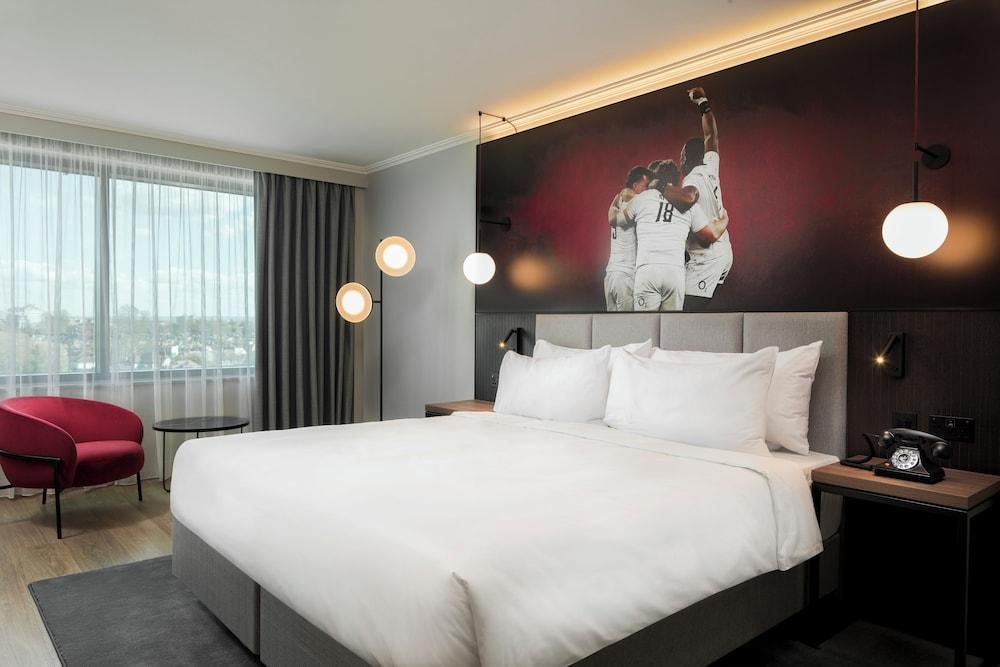 Radisson RED London Twickenham - Tap to explore photos