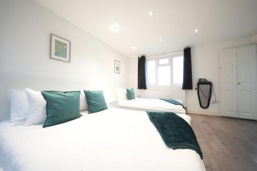 Grand Airport Ensuites Room Type - Triple Room with Private Bathroom