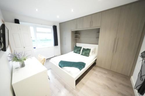 Grand Airport Ensuites Room Type - Double Room with Private Bathroom