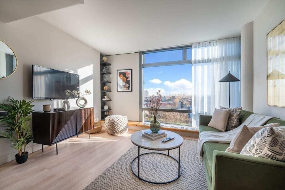 The Parliament View Escape - Modern 1bdr With View - Tap to explore photos