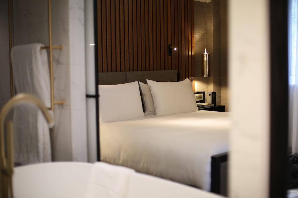 Middle Eight - Covent Garden - Preferred Hotels and Resorts - Tap to explore photos