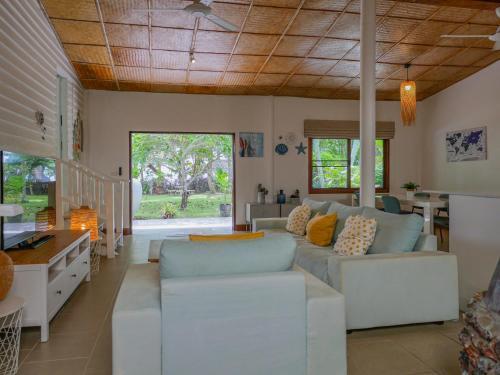 Beachfront Wooden House 3Br & Sunset Views - Tap to explore photos