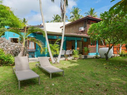 Beachfront Wooden House 3Br & Sunset Views