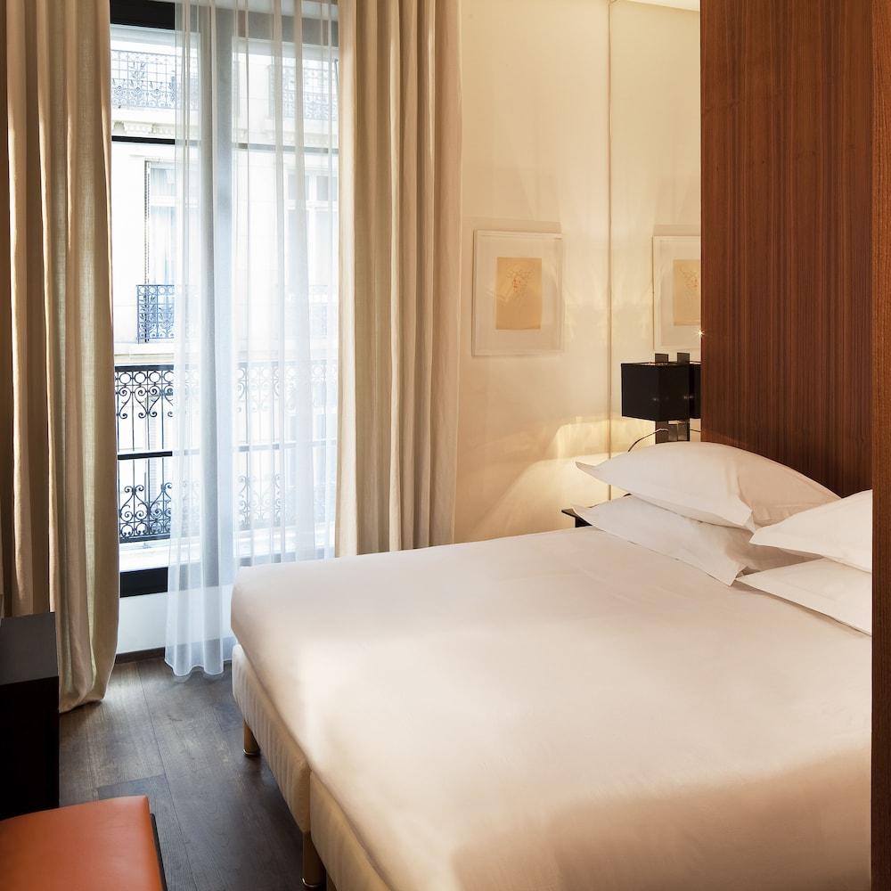 Le Metropolitan Paris Tour Eiffel, a Tribute Portfolio Hotel - Tap to explore photos
