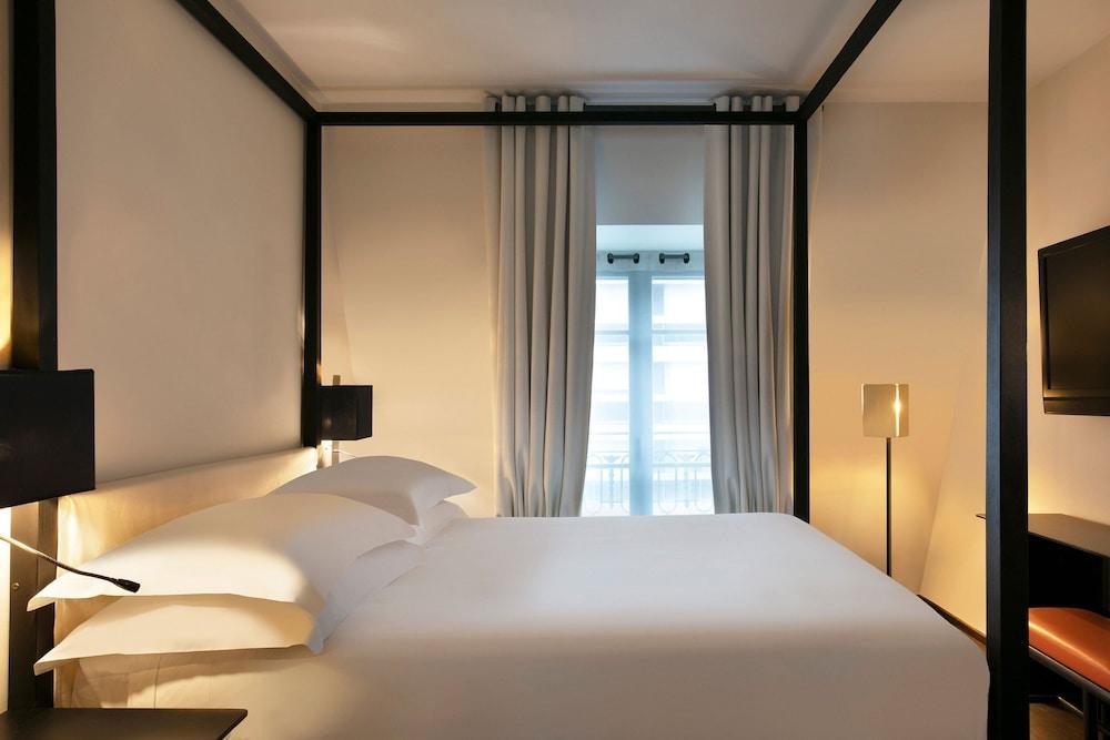 Le Metropolitan Paris Tour Eiffel, a Tribute Portfolio Hotel Room Type - Deluxe Room, 1 Queen Bed