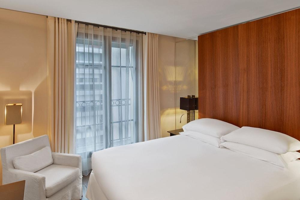 Le Metropolitan Paris Tour Eiffel, a Tribute Portfolio Hotel Room Type - Superior Room, 1 King Bed
