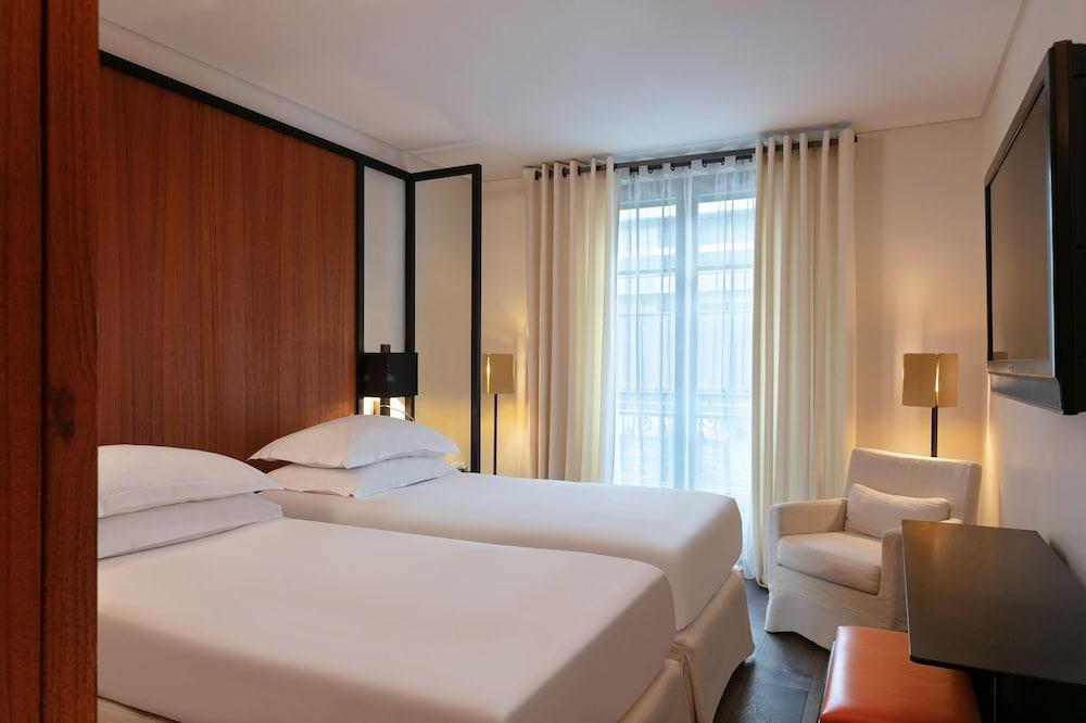 Le Metropolitan Paris Tour Eiffel, a Tribute Portfolio Hotel - Tap to explore photos