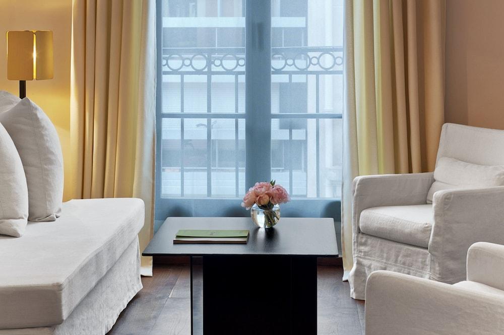 Le Metropolitan Paris Tour Eiffel, a Tribute Portfolio Hotel Room Type - Junior Suite, 1 King Bed