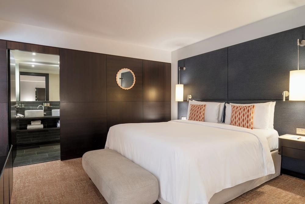 Renaissance Paris Arc de Triomphe Hotel - Tap to explore photos