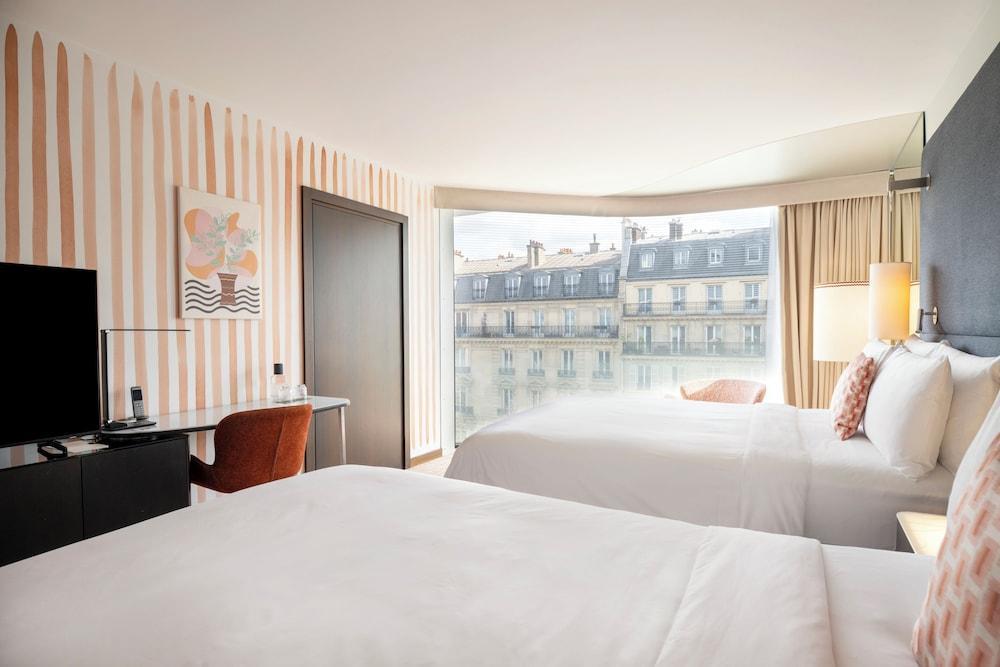 Renaissance Paris Arc de Triomphe Hotel Room Type - Family room, 2 double