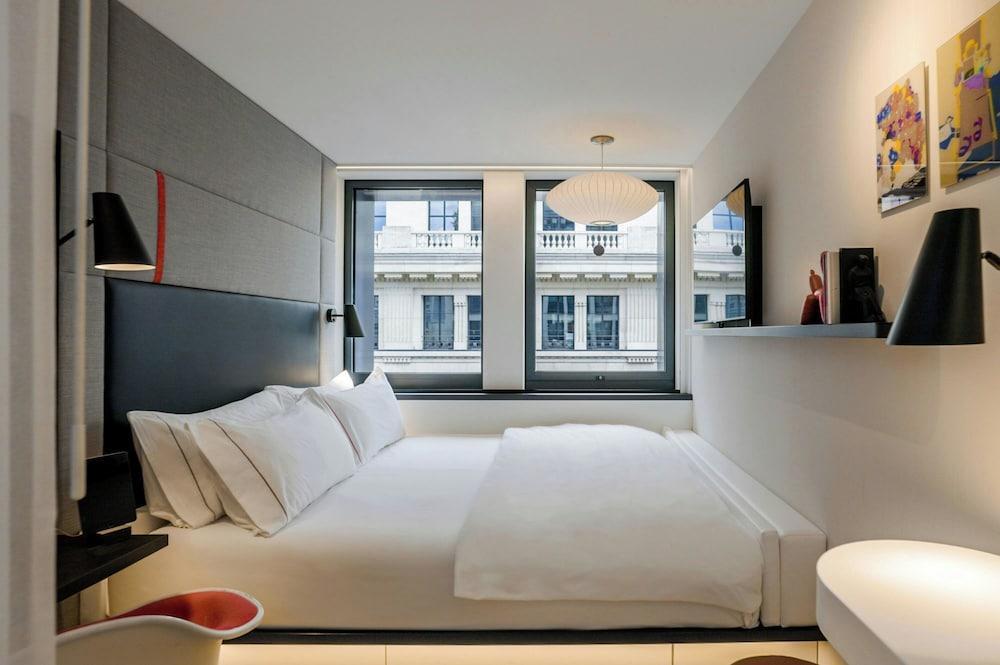 citizenM Paris Champs-Élysées Room Type - Room, 1 King Bed (High Floor)
