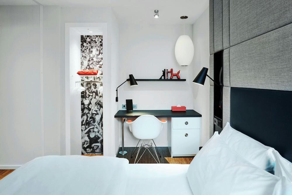 citizenM Paris Champs-Élysées - Tap to explore photos