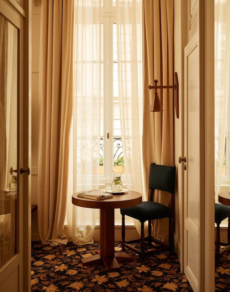 Hôtel Château Voltaire Room Type - Deluxe Double Room, Bathtub