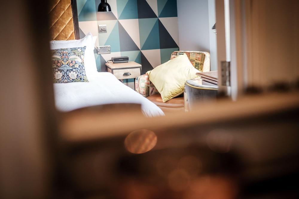 The Queen's Head Room Type - Comfy King or Twin Room