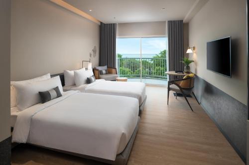 Cross Pattaya Pratamnak Room Type - Luxury Ocean View Room (King Bed)