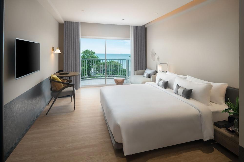 Cross Pattaya Pratamnak Room Type - Luxury Ocean View