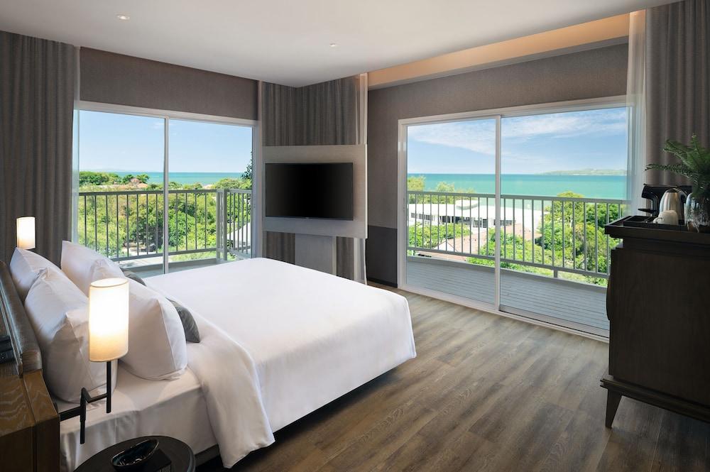Cross Pattaya Pratamnak Room Type - Cross - Elite 2 Bedroom Ocean Suite Cross Pattaya Pratamnak Room Type - Cross - Elite 2 Bedroom Ocean Suite