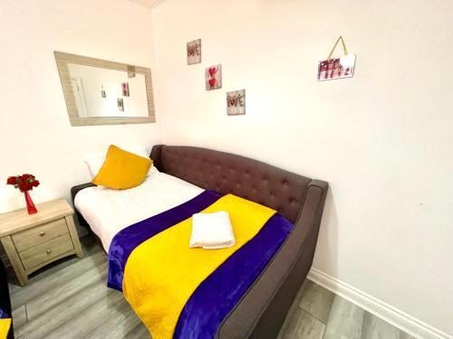 Studio Apartment, Private Bathroom and Parking - Tap to explore photos