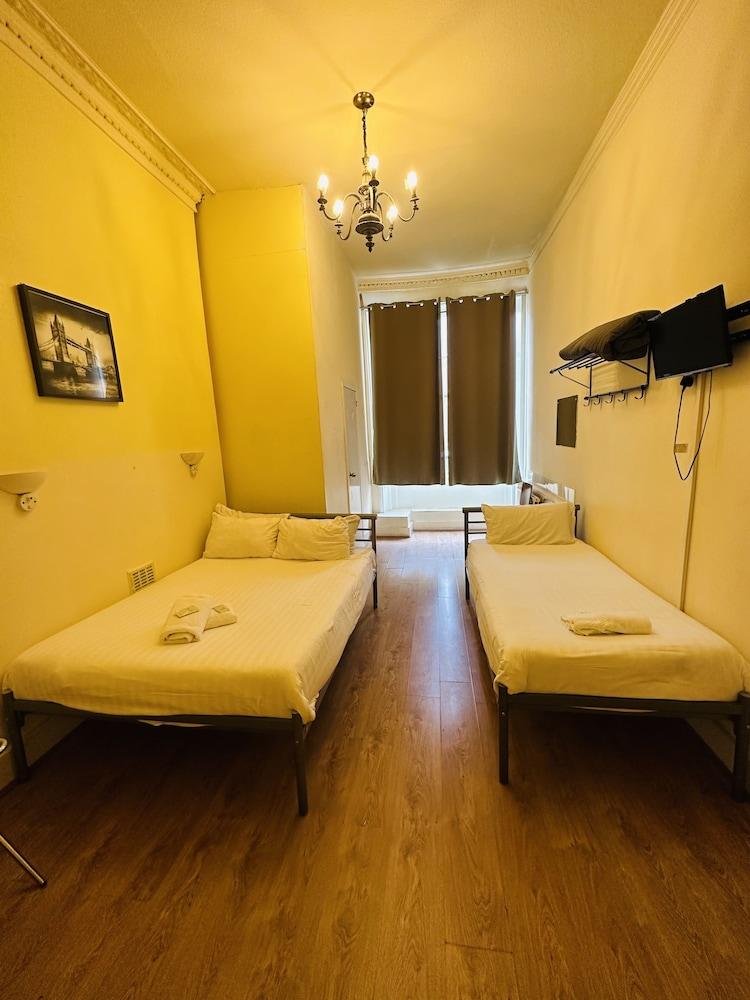 Thanet Hotel Annex Room Type - Basic Triple Room (Shared Bathroom)