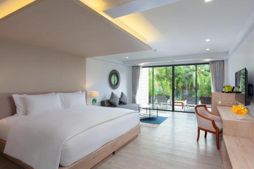 Anona Beachfront Phuket Resort - Tap to explore photos