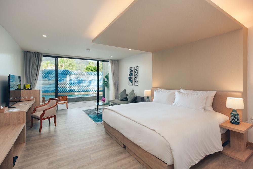 Anona Beachfront Phuket Resort Room Type - Deluxe Room, Pool Access
