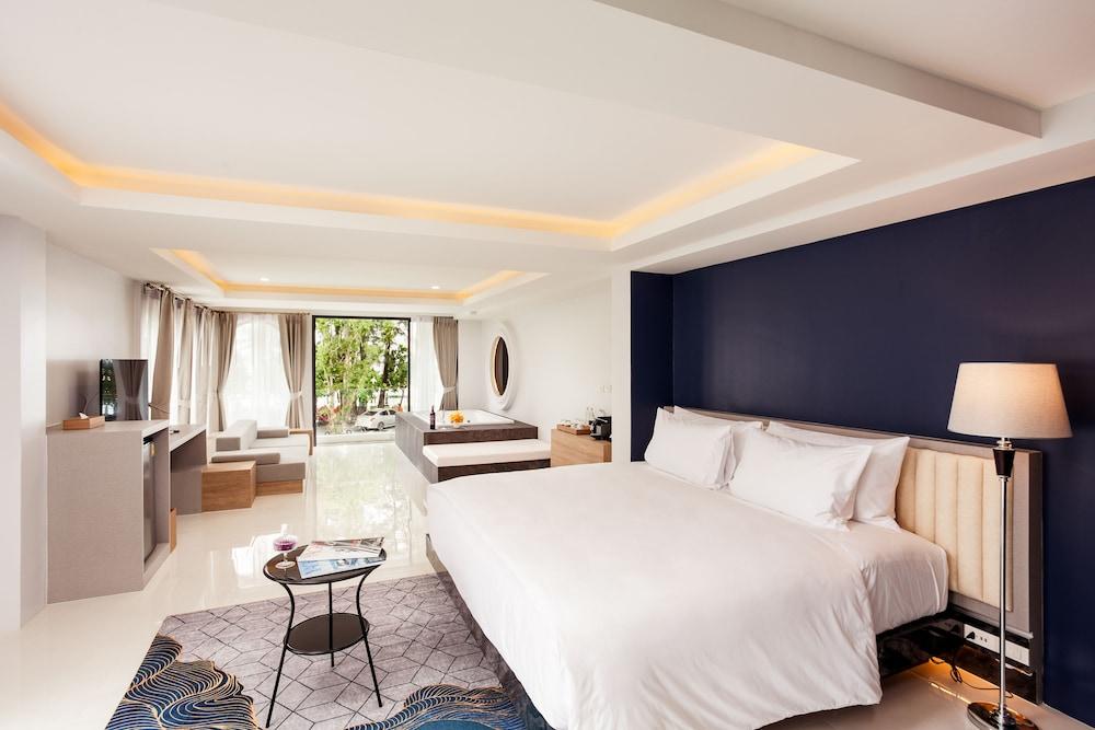 Anona Beachfront Phuket Resort Room Type - Oceanfront Suite