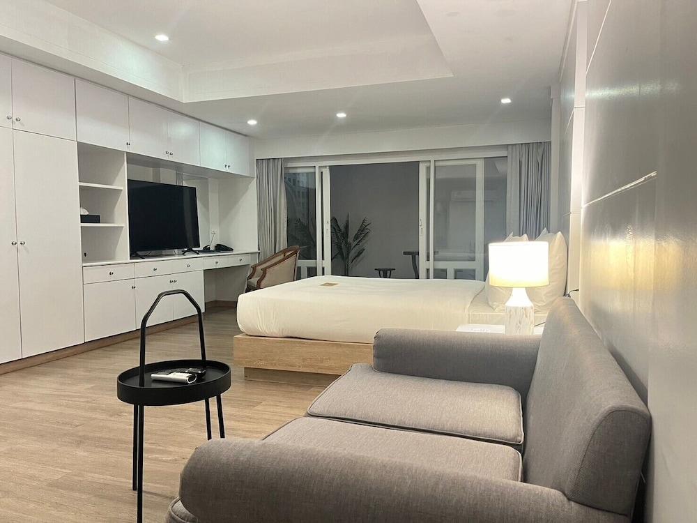 Anona Beachfront Phuket Resort Room Type - Deluxe Room No Balcony