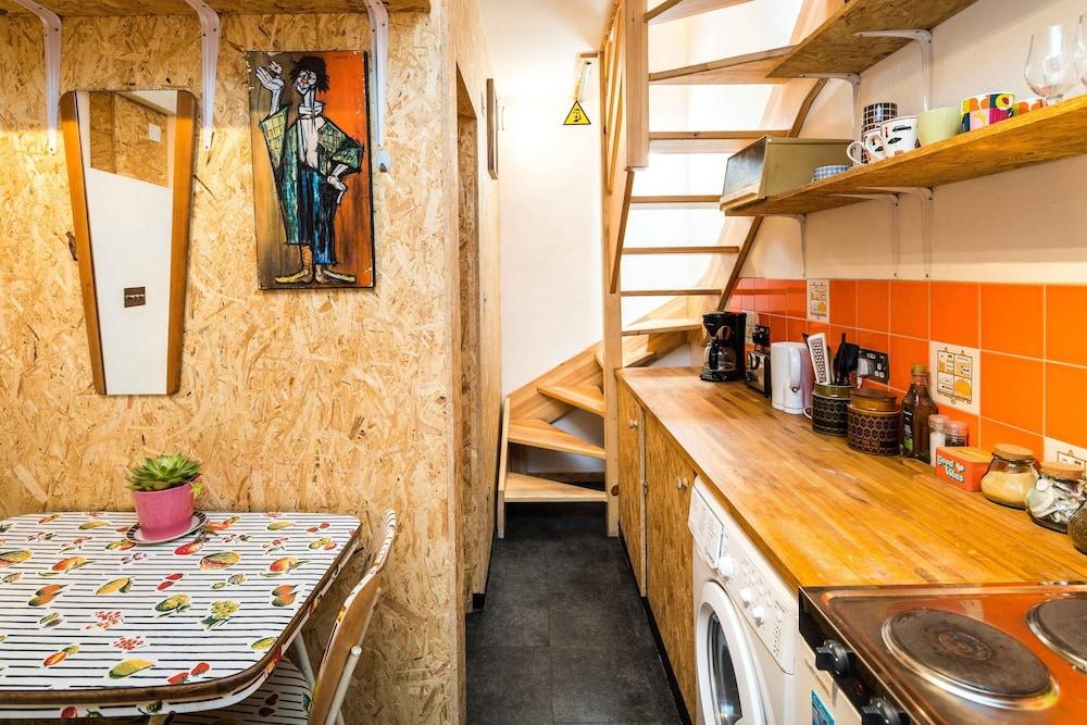 Cute House IN Soho - Full AC, Quiet and Unique - Tap to explore photos