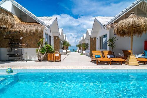 So KohKoon Beach Resort Room Type - Deluxe Double Room with Side Sea View
